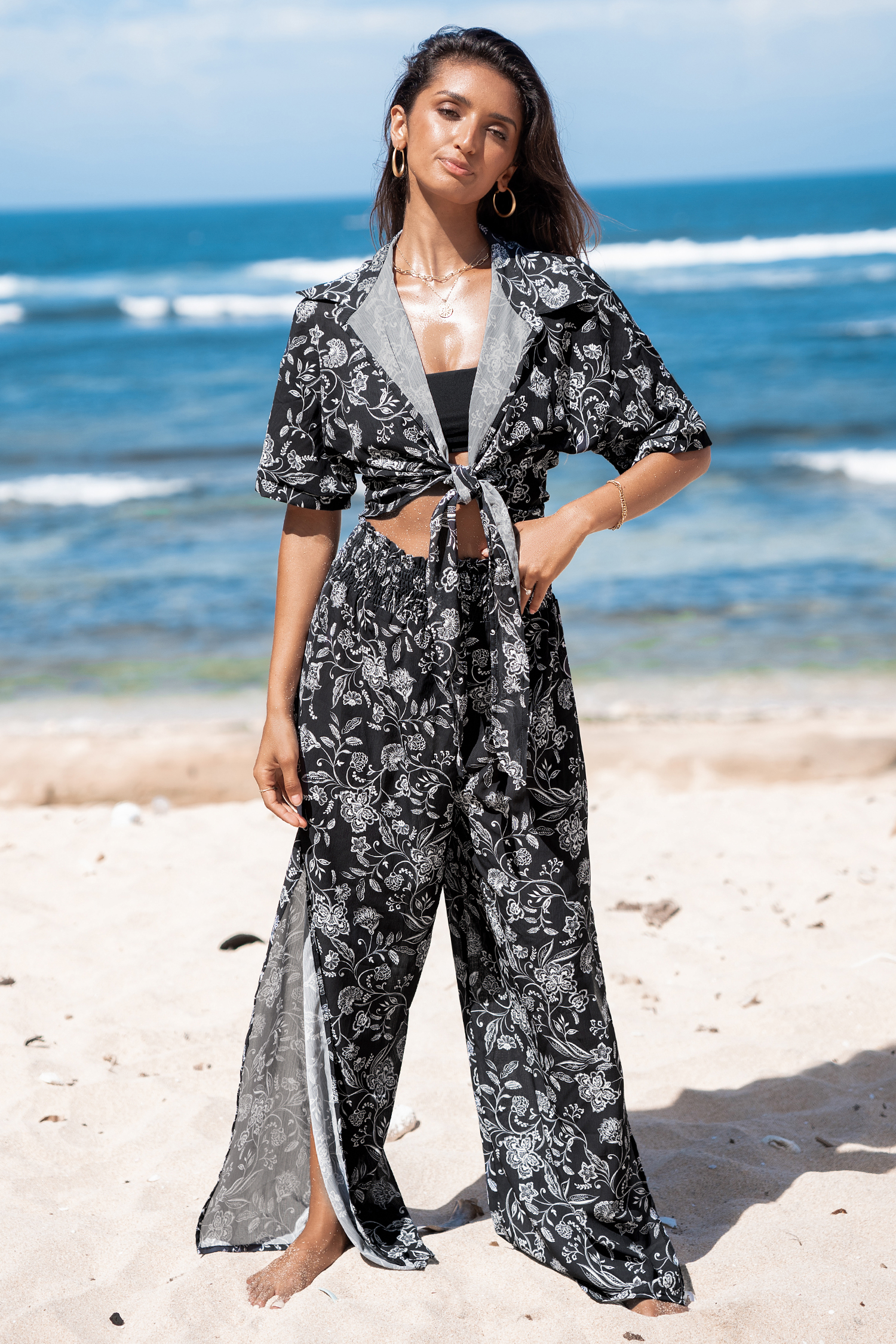 Pantalon cover up fleuri avec taille à smocks noir