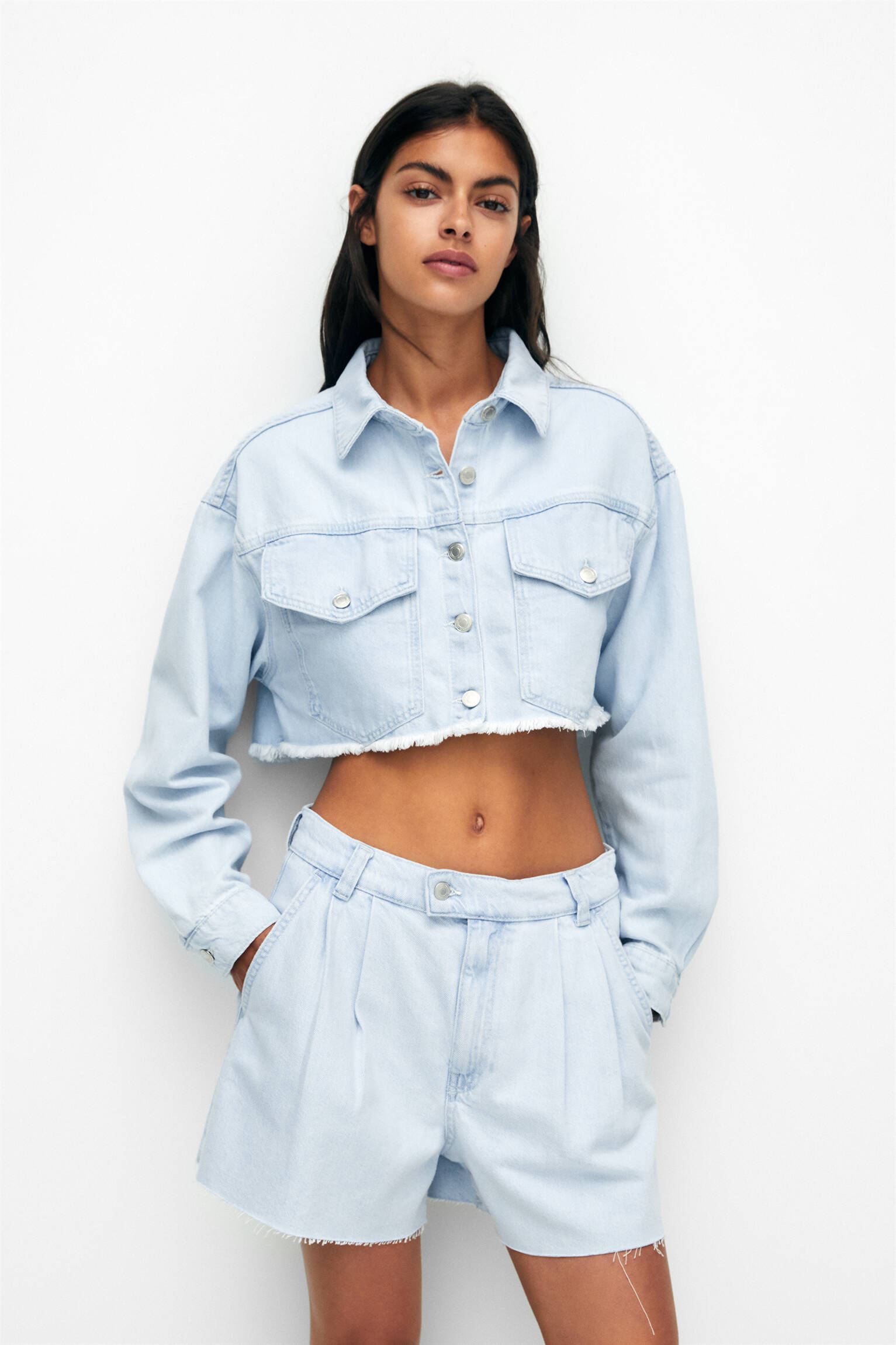 Shorts jeans com pregas - azul claro
