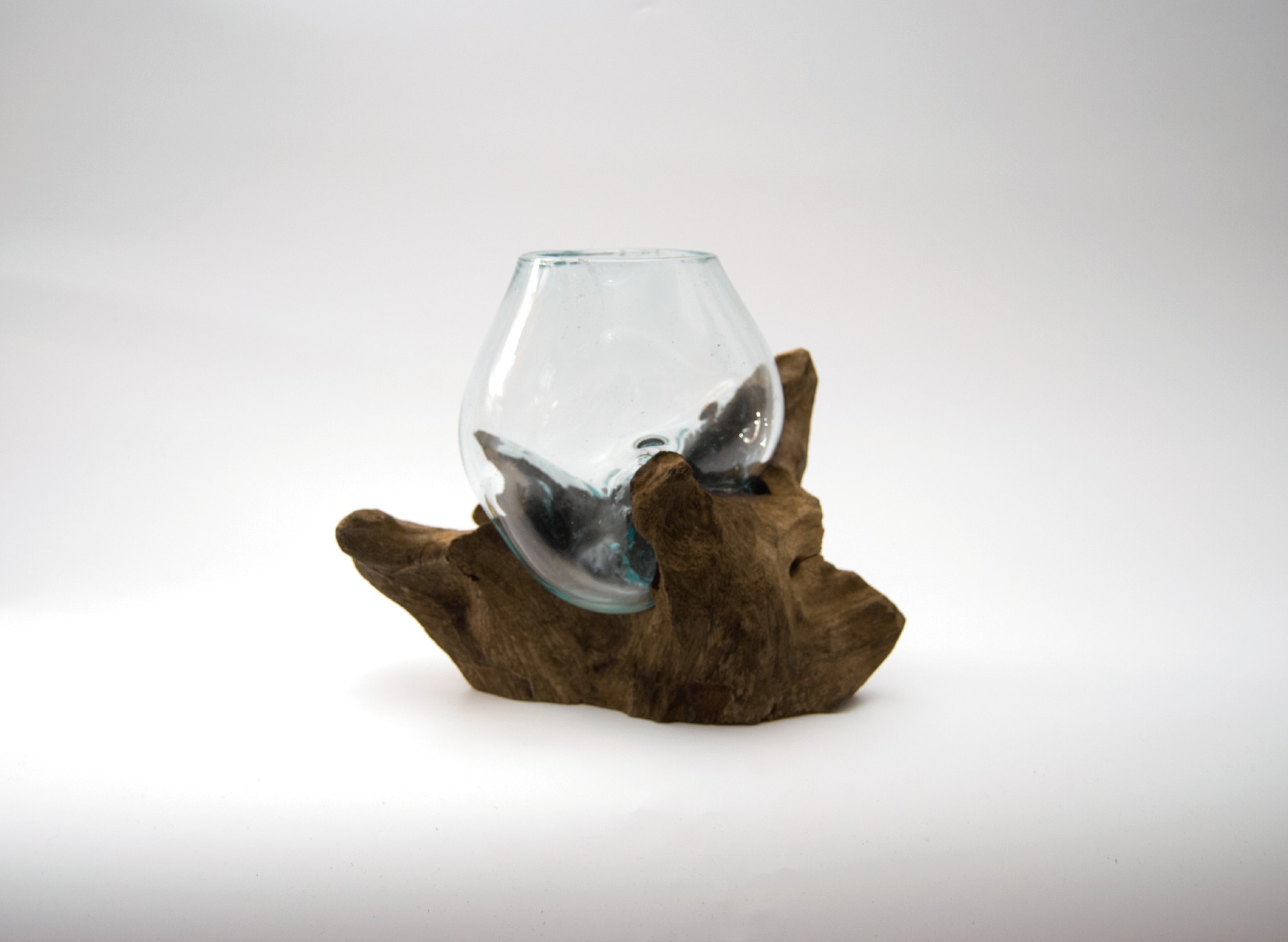 Glasvase auf Wurzelholz, B ca. 20 cm, H 15-20 cm, T ca. 14 cm von fischer's lagerhaus