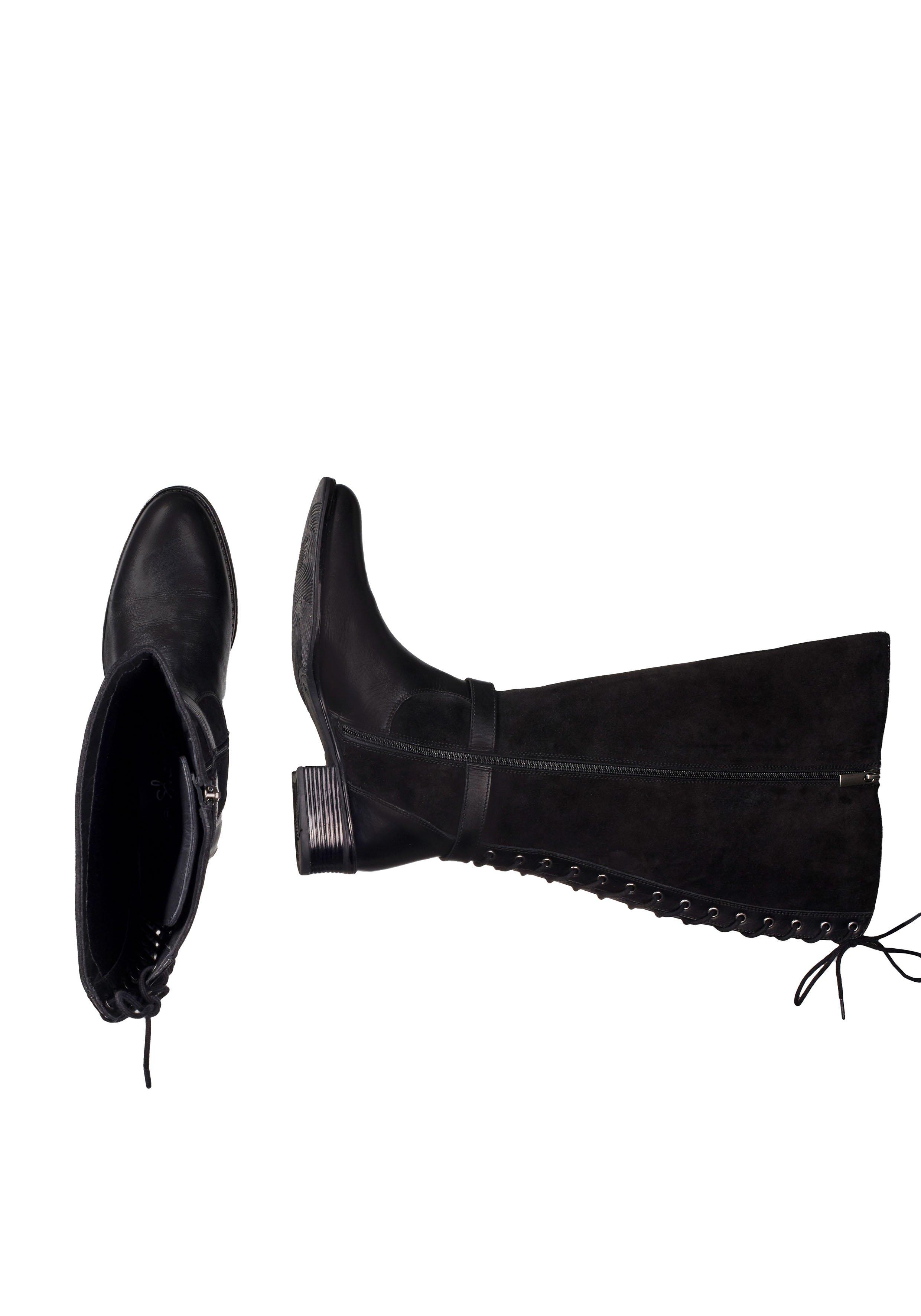 Lederstiefel mit Schnürung hinten und Zierschnalle