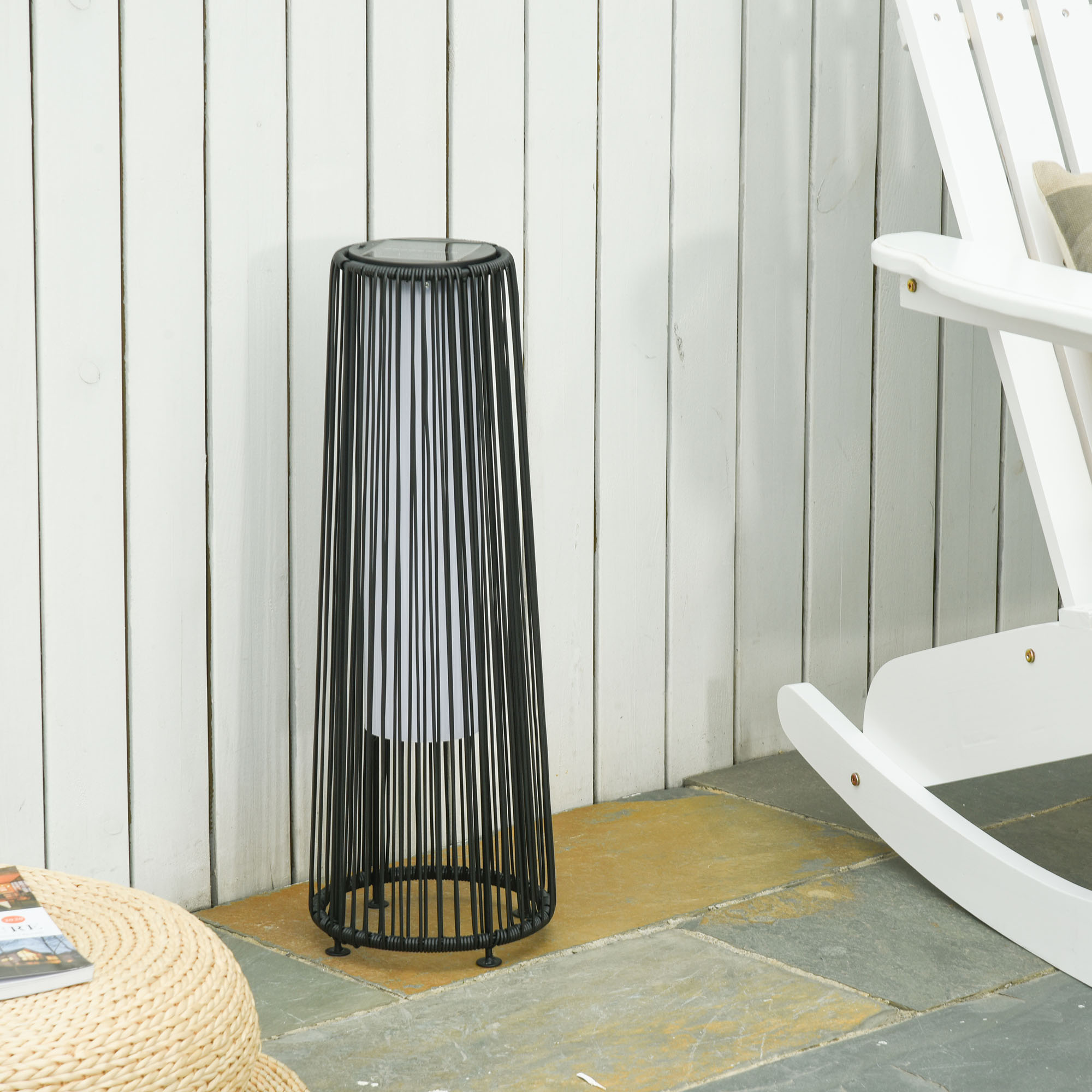 Luminária de chão Outsunny em vime de rattan com energia solar, LED de 0,8 W, interruptor de controle automático de luz, decoração para exteriores, Ø21,5 x 61 cm, preta.