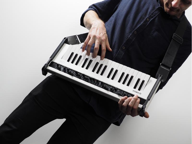 Yamaha Synthesizer Reface CP Portables Keyboard mit Mini-Tastatur, integrierten Lautsprechern und professionellen Anschlüssen