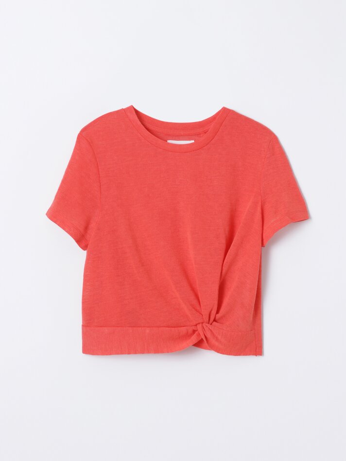 Camiseta com nó - Coral forte