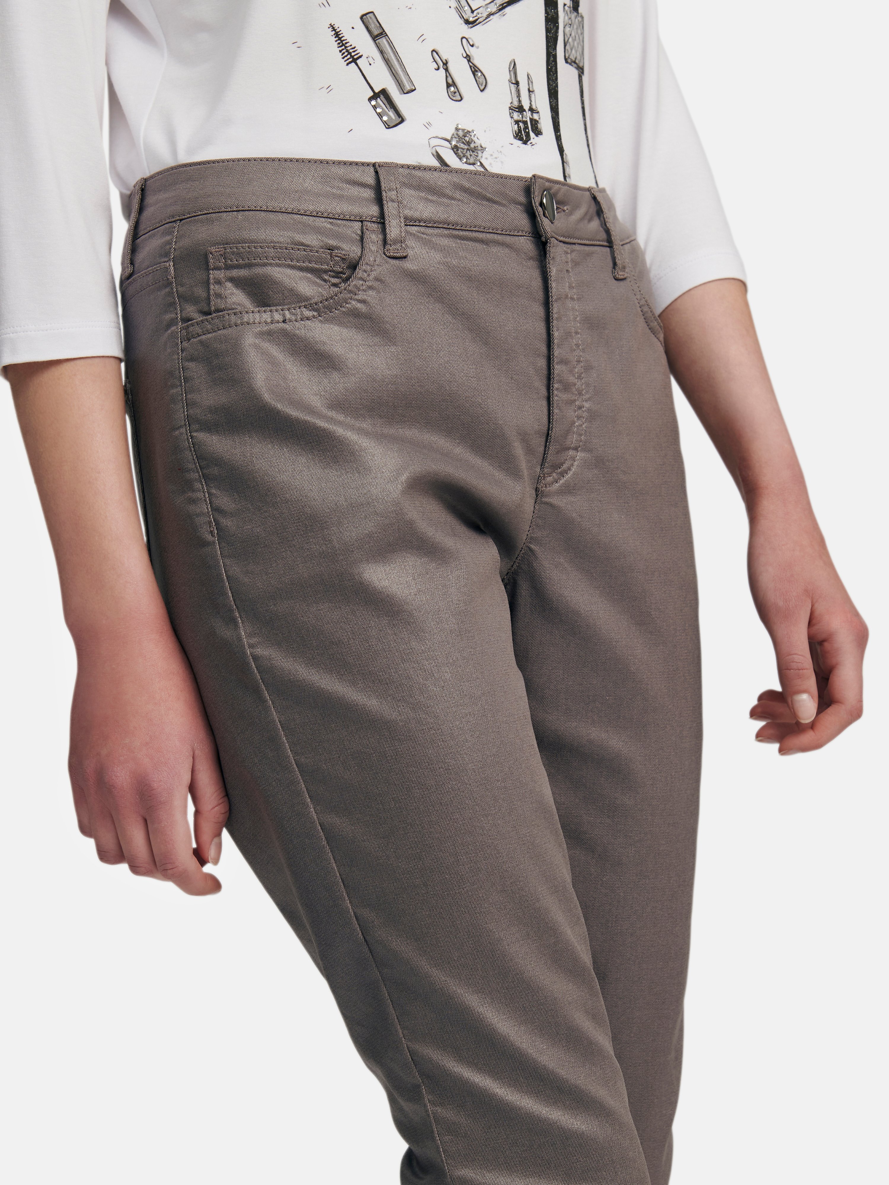 Jeans mit Glanzcoating