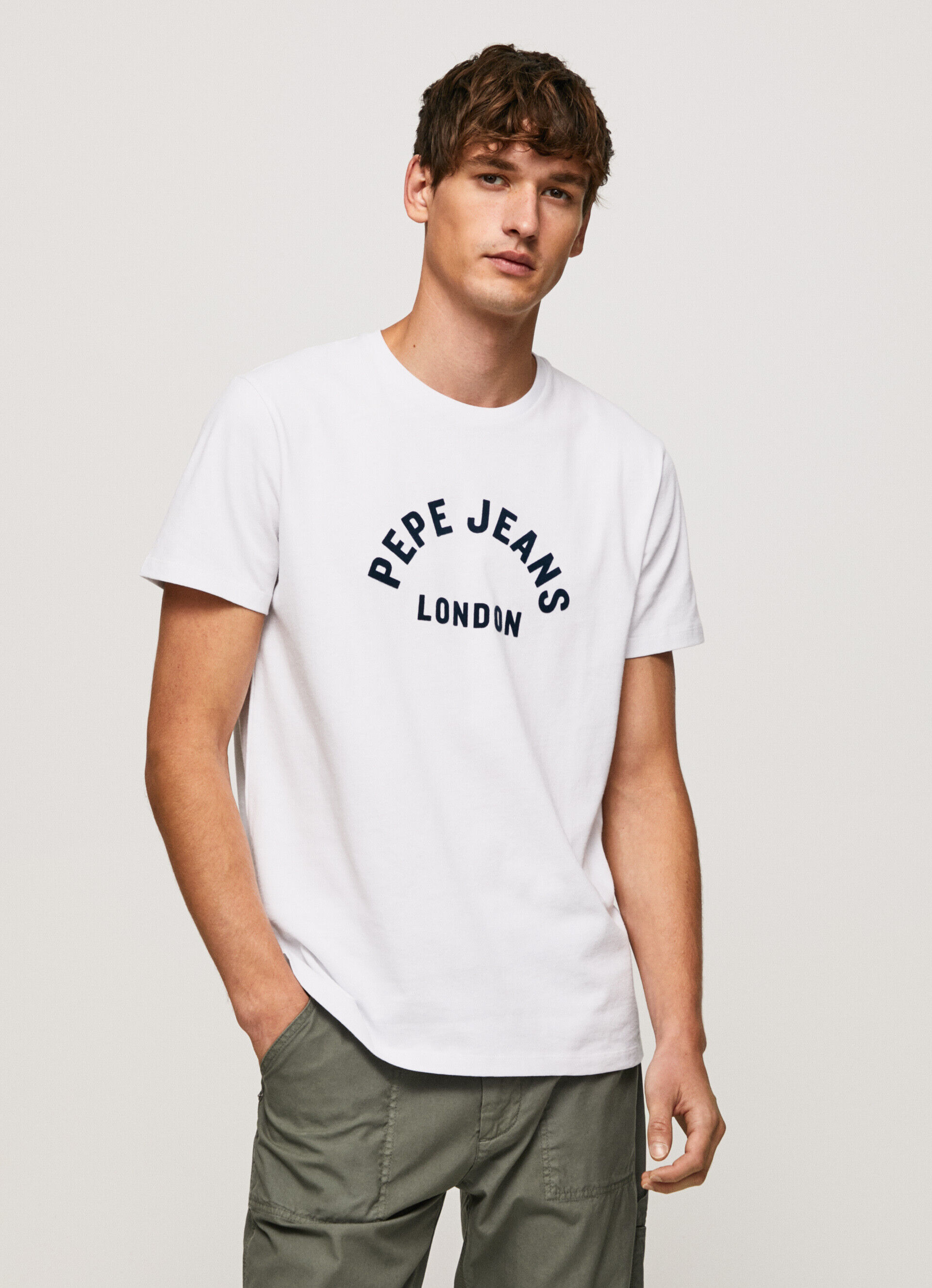 CAMISETA COM LOGOTIPO ESTAMPADO - branca