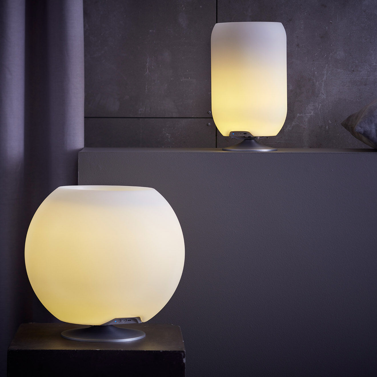 Kooduu Lampe Enceinte Bluetooth sans fil Sphere par Jacob Jensen Design argenté brossé - 38x38x31 cm