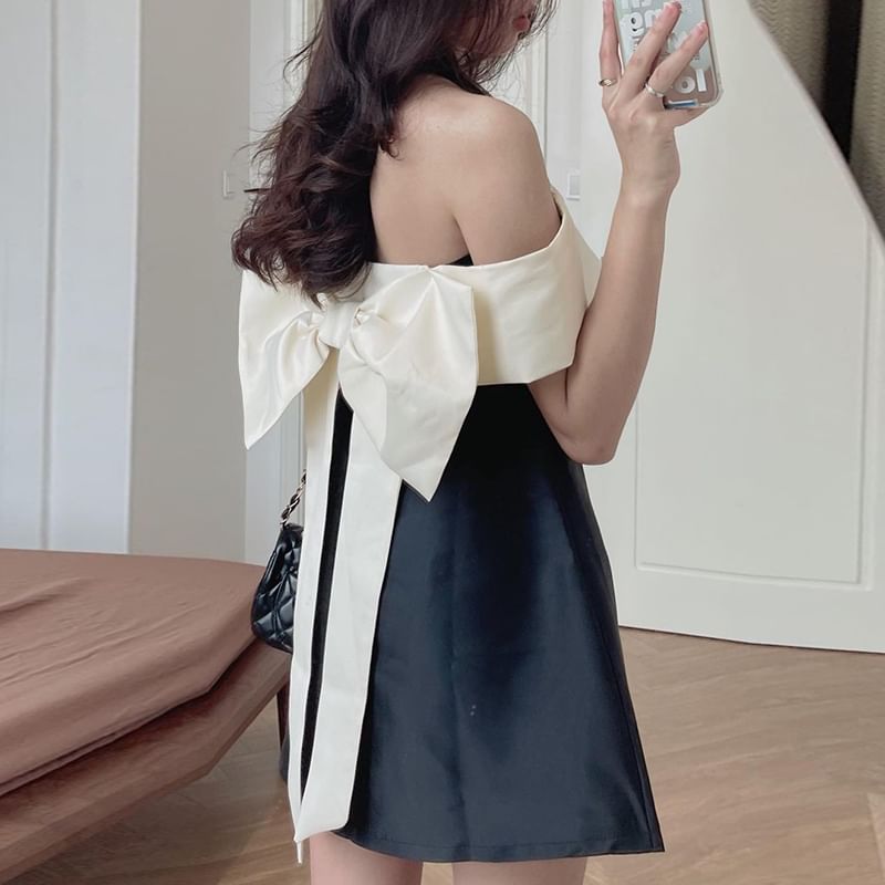 Coris - A-lijn jurk met korte mouwen en off-shoulder, tweekleurige strik