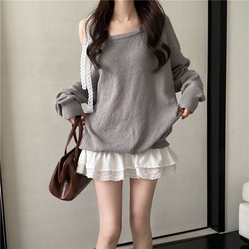 Moon City - Set: Nep tweedelige cold-shoulder kanten strik trui + hoge taille mini A-lijn rok met kant en gaatjes