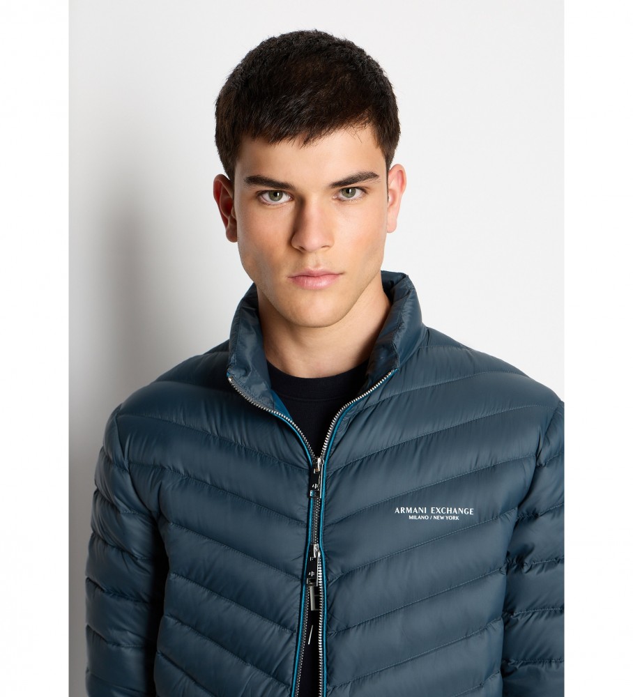 Casaco de penas azul da Armani Exchange