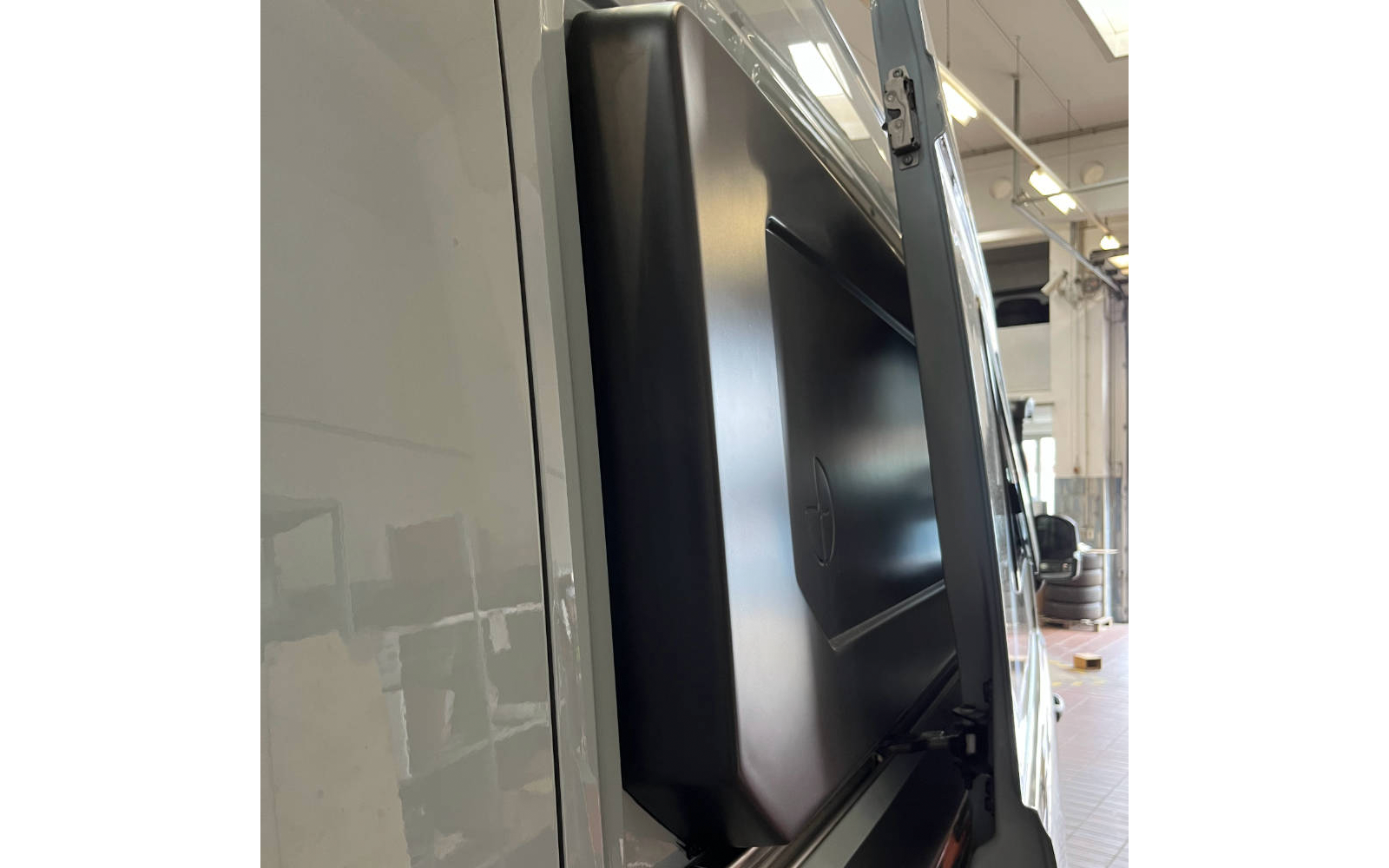 Easygoinc. Querschläfer Flare - Karosserieverbreiterung für MAN TGE und VW Crafter L3 - links