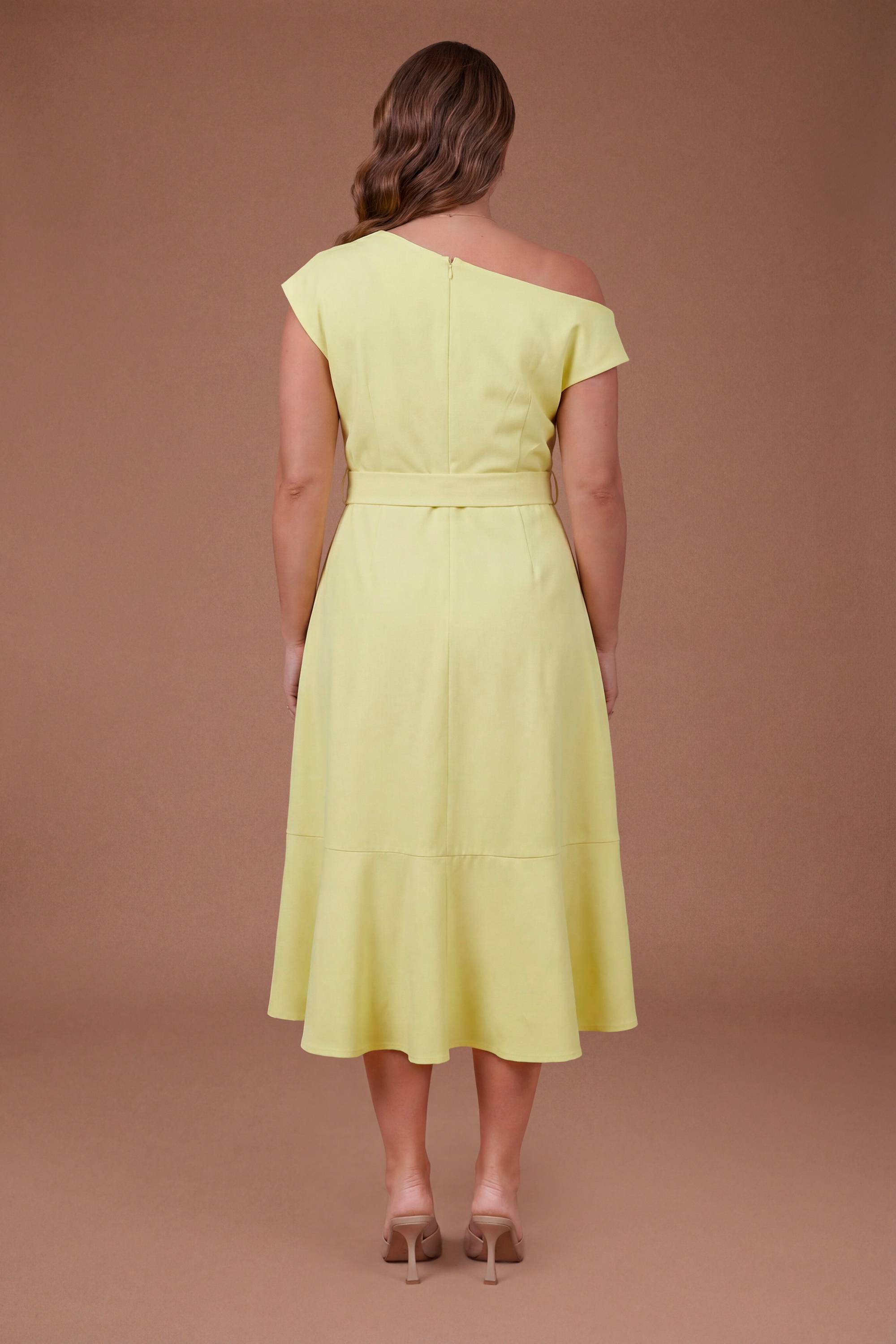 Coast Robe Midi Grande Taille En Crêpe Avec Détail Volant Aux Épaules Drapées