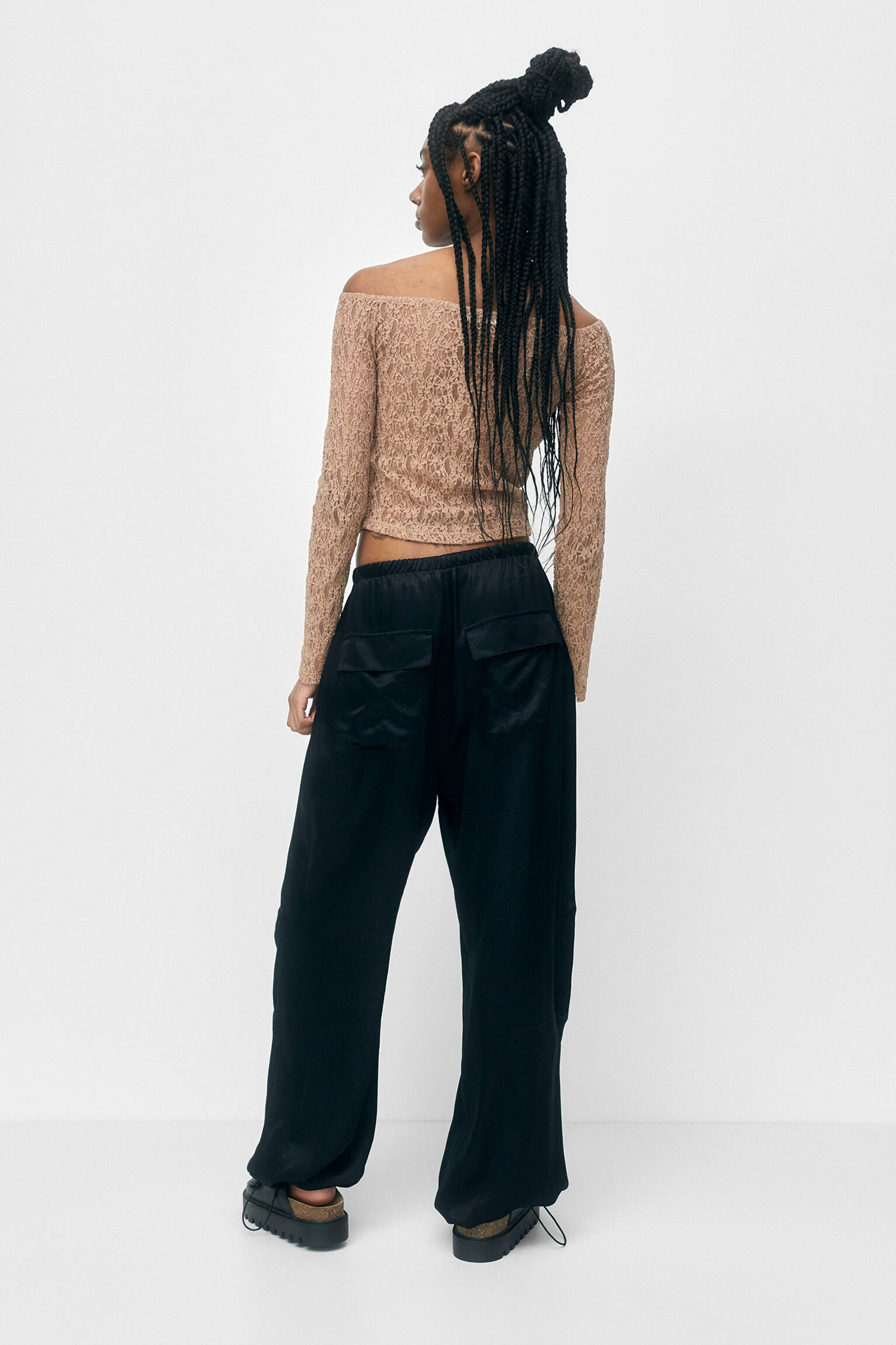Blusa de renda com ombros à mostra - rosa escuro