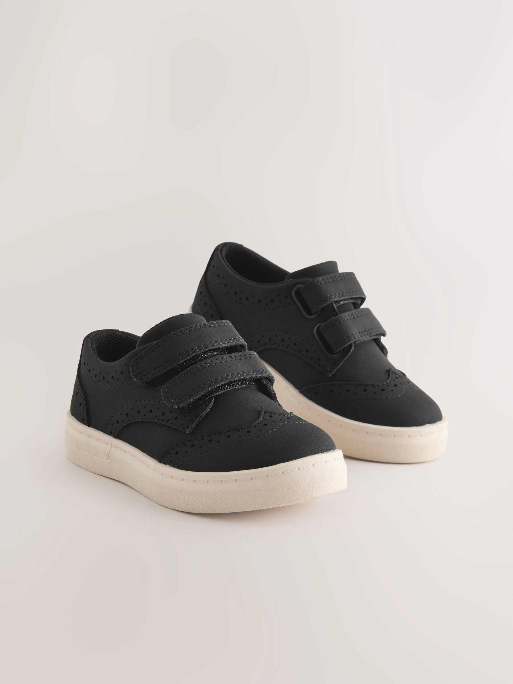 Zwart - Brogue schoenen met klittenbandsluiting