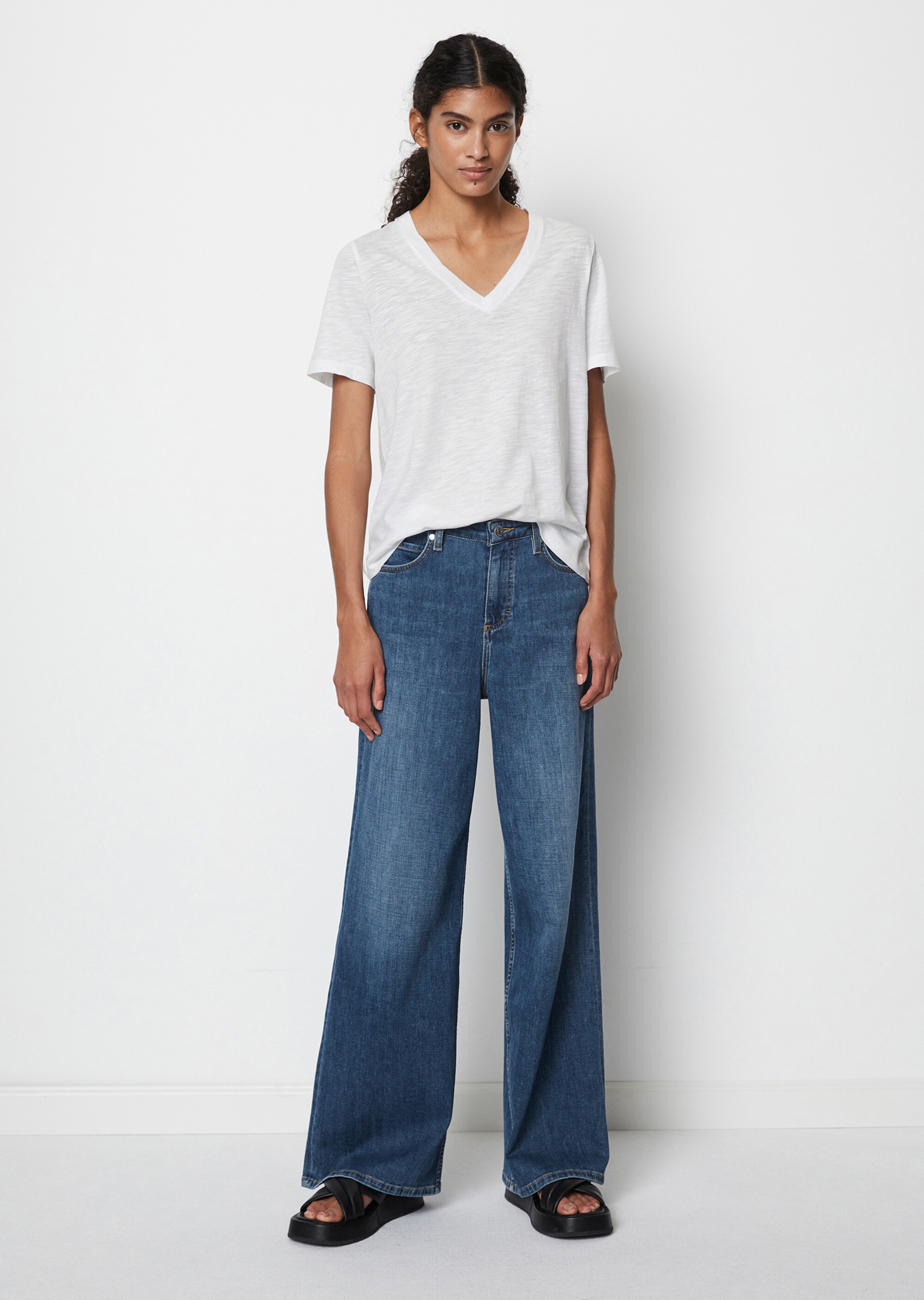 Slub-Jersey-V-Neck-T-Shirt aus Baumwolle-Viskose-Mix