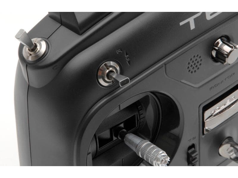 Futaba Fernsteuerung T6K V2.0 Mode 2 (Gas links) 6-Kanal-Sender im 2.4-GHz-Band