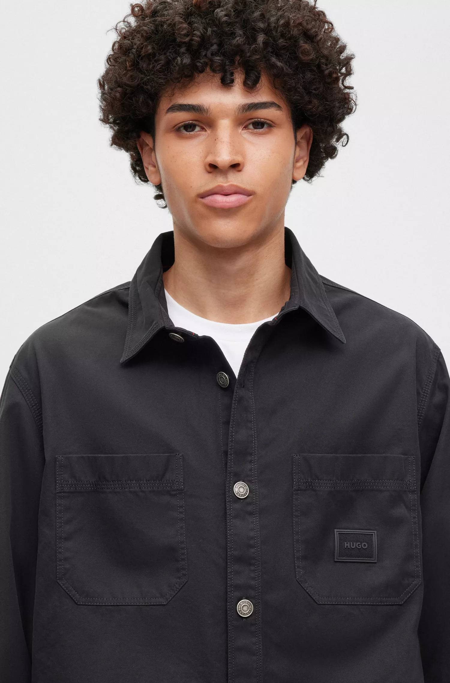 Sobretudo HUGO vermelho de modelagem oversized em sarja de algodão com bolsos aplicados.
