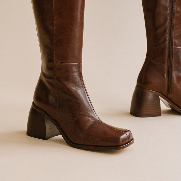 Bottes à talons hauts et bouts carrés  en cuir vieilli marron