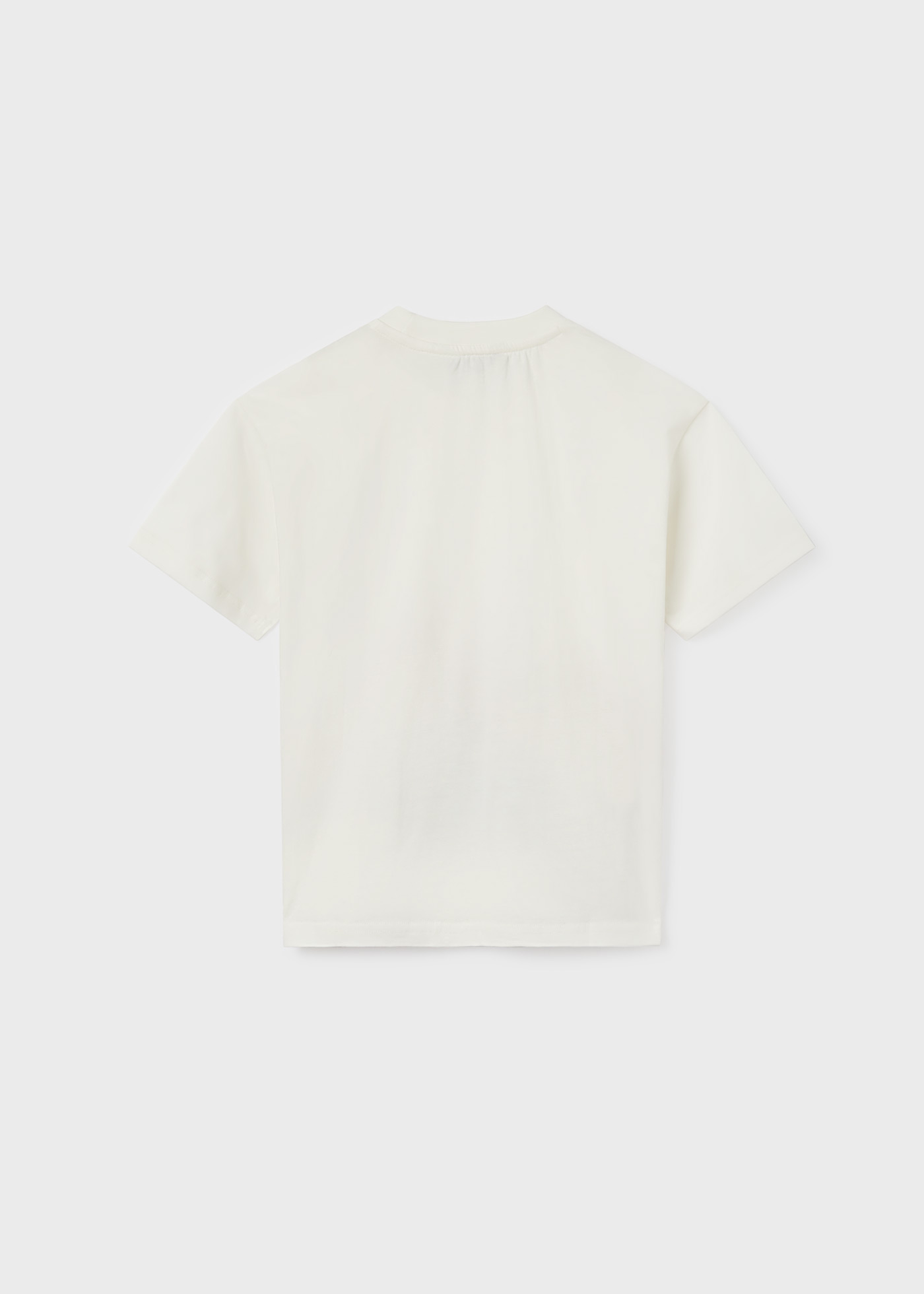 Camiseta infantil com estampa sustentável em algodão.
