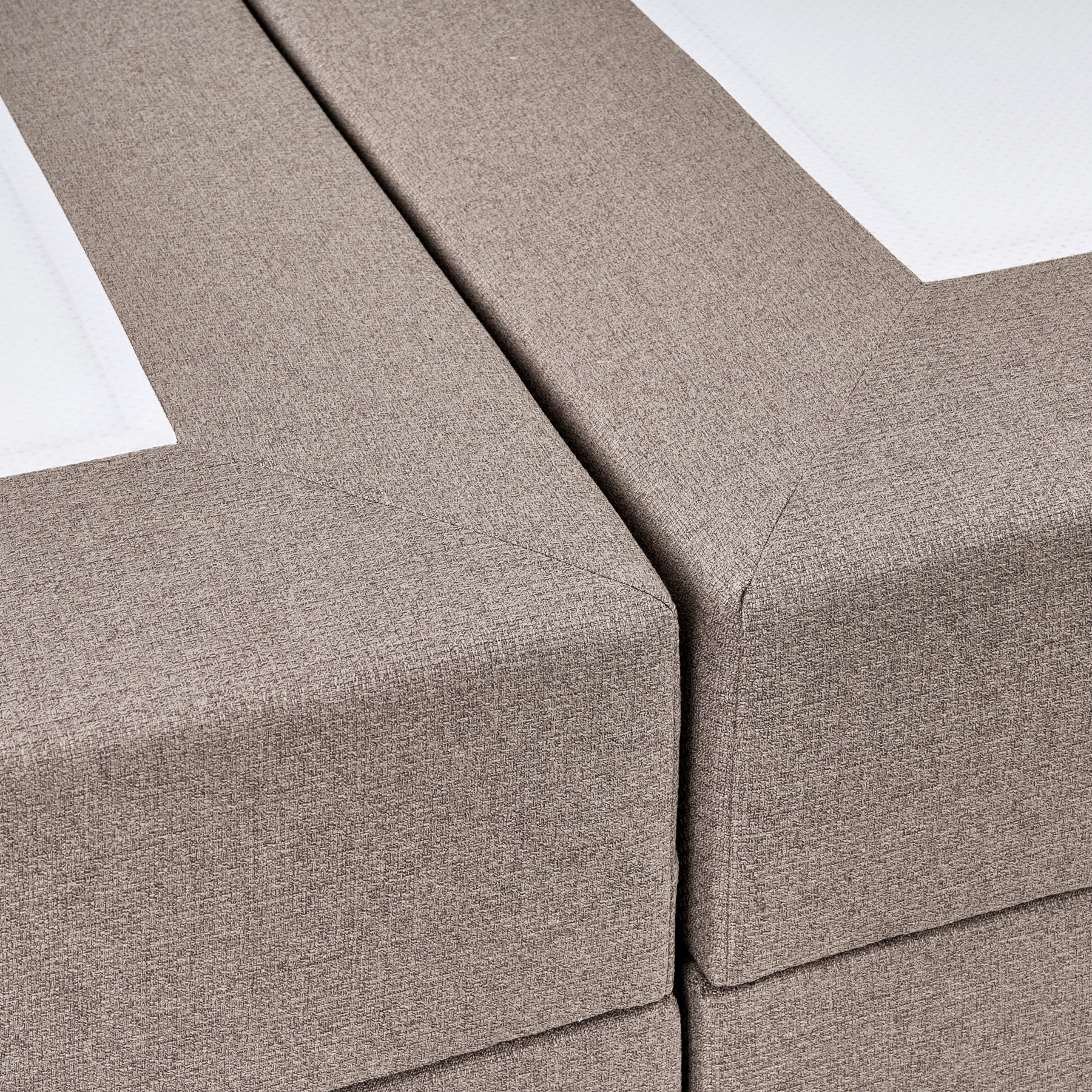 Beliani - OFFICER - Boxspringbed - Taupe - 180 x 200 cm - Polyester