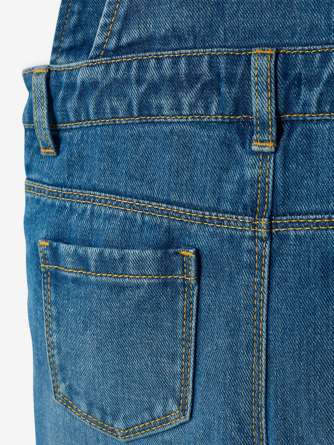 Jardineira jeans com bordado floral e pernas largas, lavagem azul escura, para meninas.