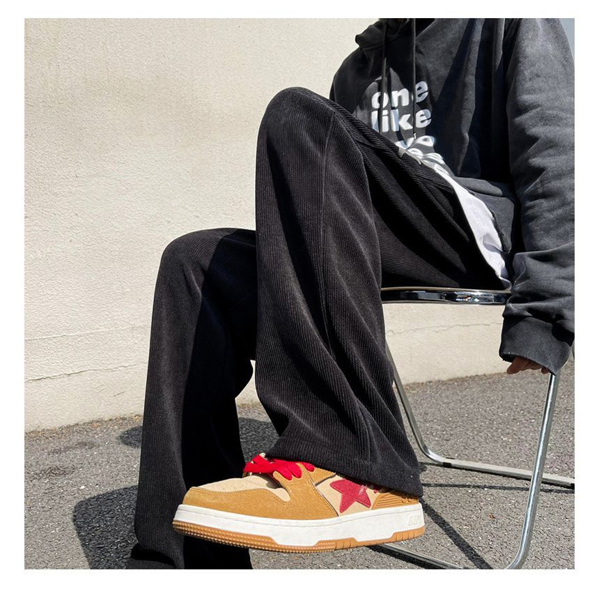 FOEV - Joggingbroek met trekkoord en letters