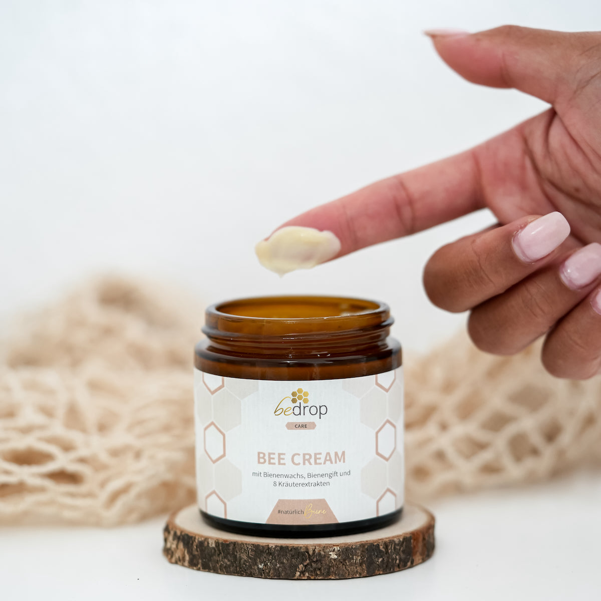 Bee Cream Bienengiftsalbe mit 8 Kräuterextrakten - 100g