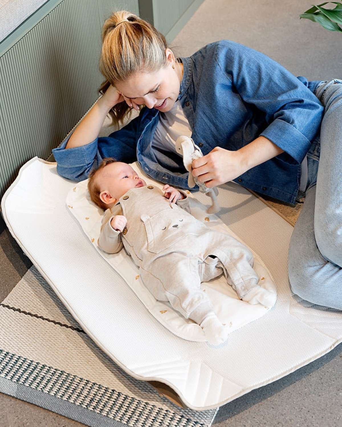 Voksi Babylift, Babynest og Lekematte | Carry Me Babylift