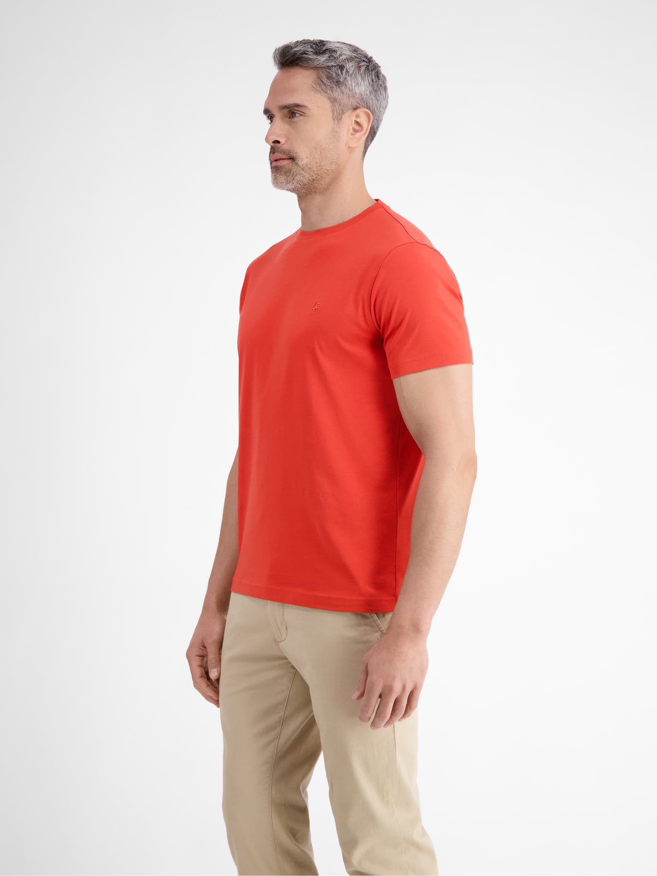 Basic T-Shirt mit Logostitck, unifarben