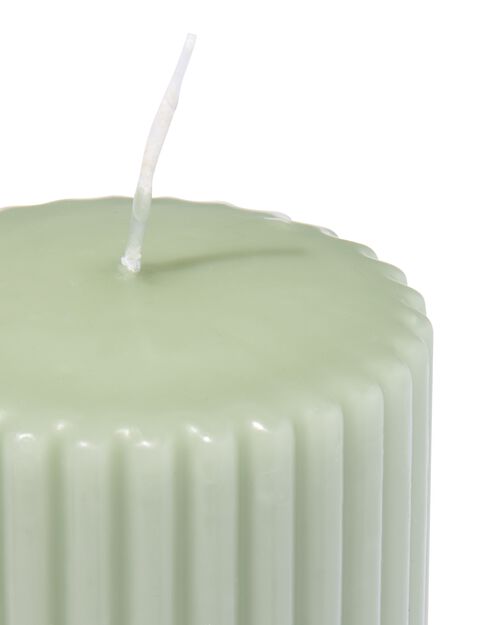 bougie brute 7 x 13 cm striée verte