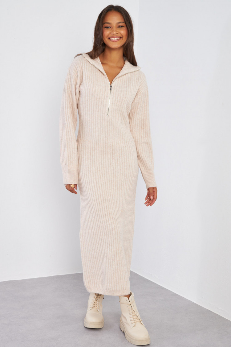 Robe pull beige à col montant zippé