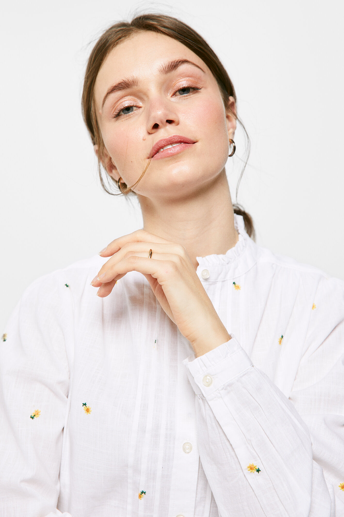 Blusa plissada bordada - amarela
