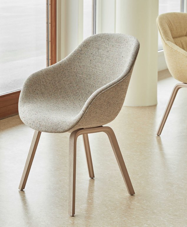 Hay About a Chair AAC123 gestoffeerde stoel Olavi 12