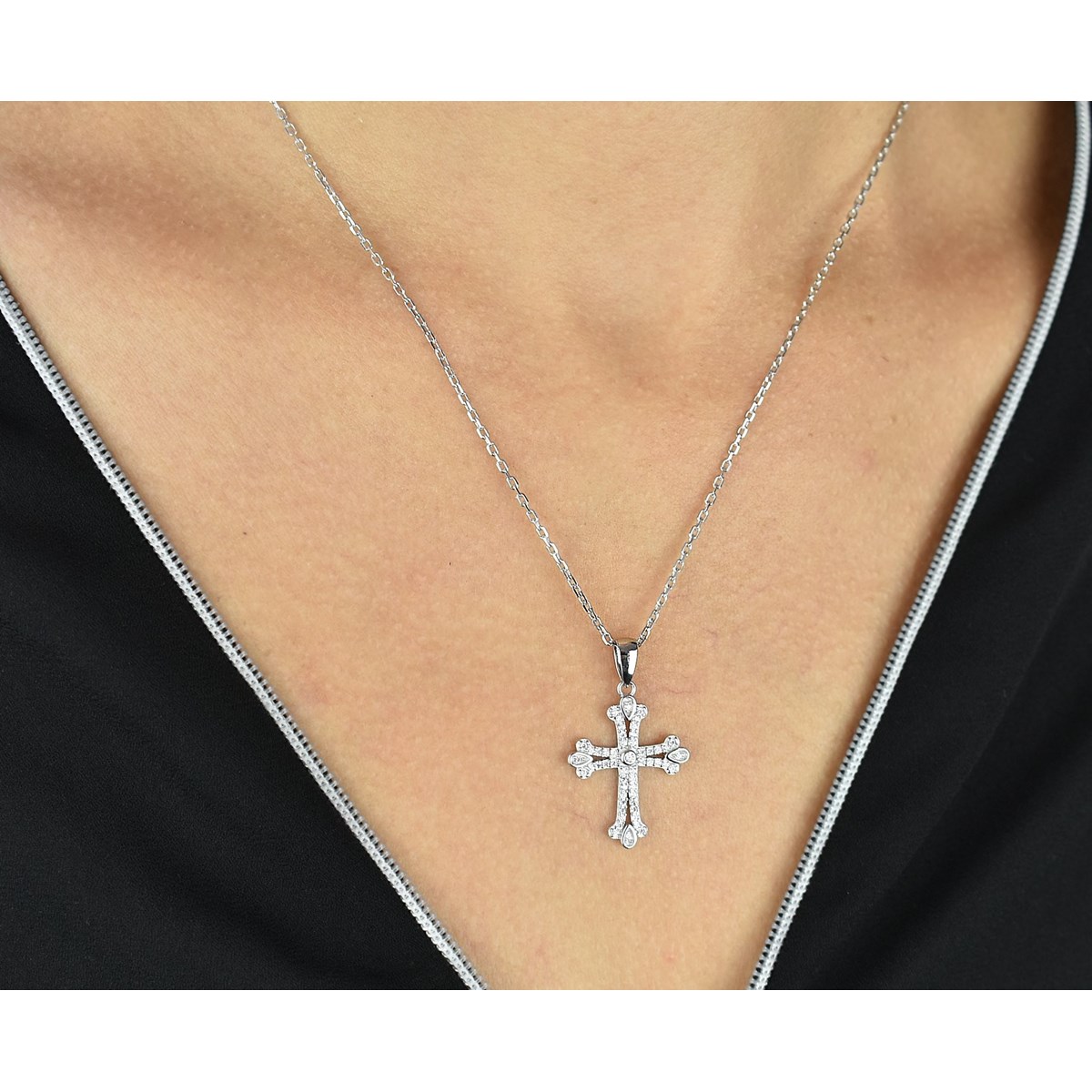 Collier croix sertie d'oxydes de zirconium Argent 925 Rhodié