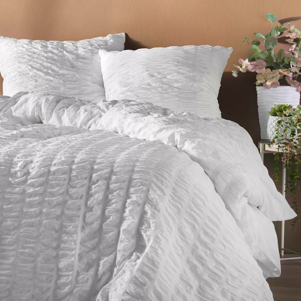 Housse de couette et deux taies microfibre plissée (240 x 220 cm) Plissia Blanche
