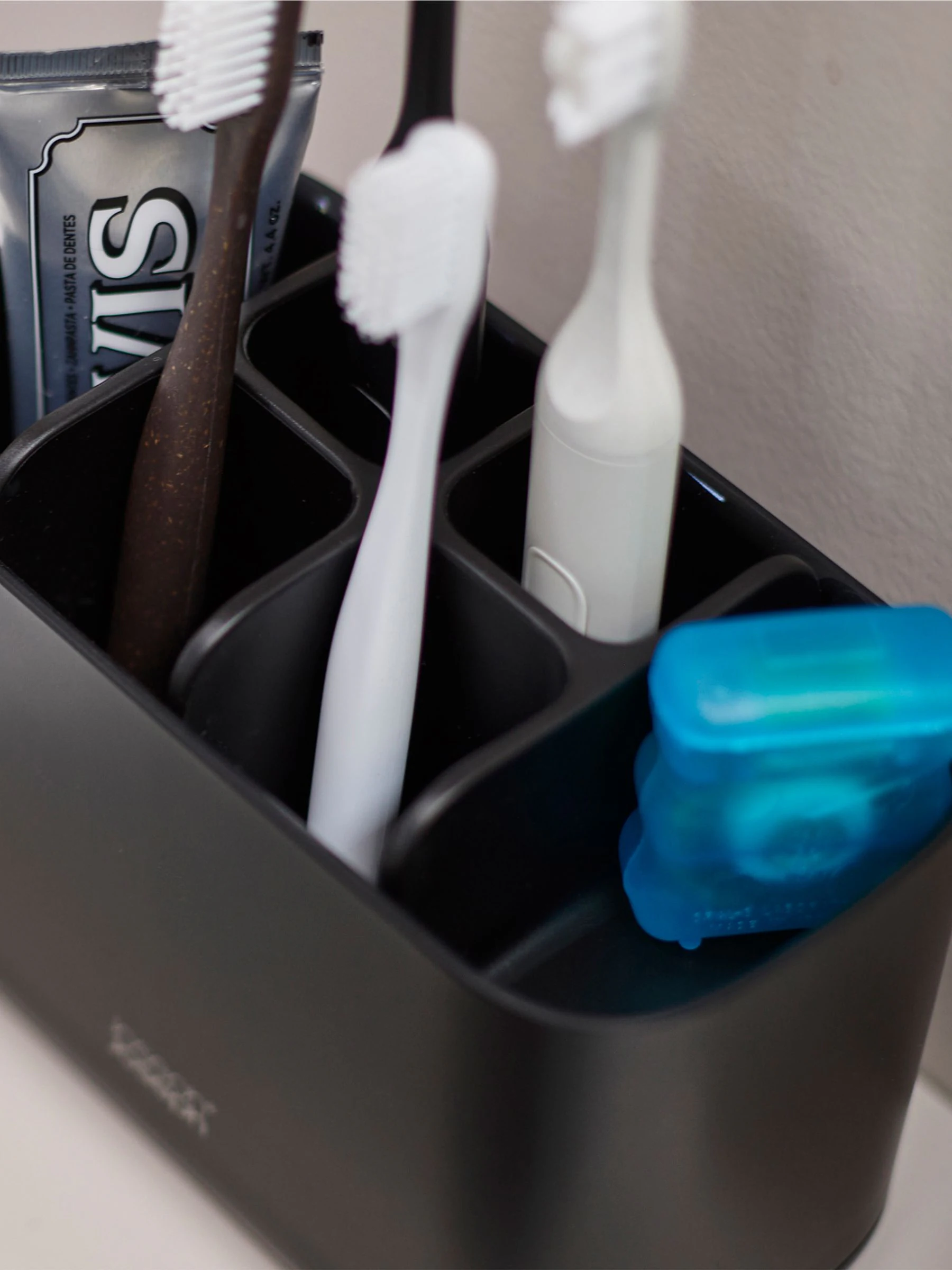 Joseph Joseph Large Toothbrush Caddy