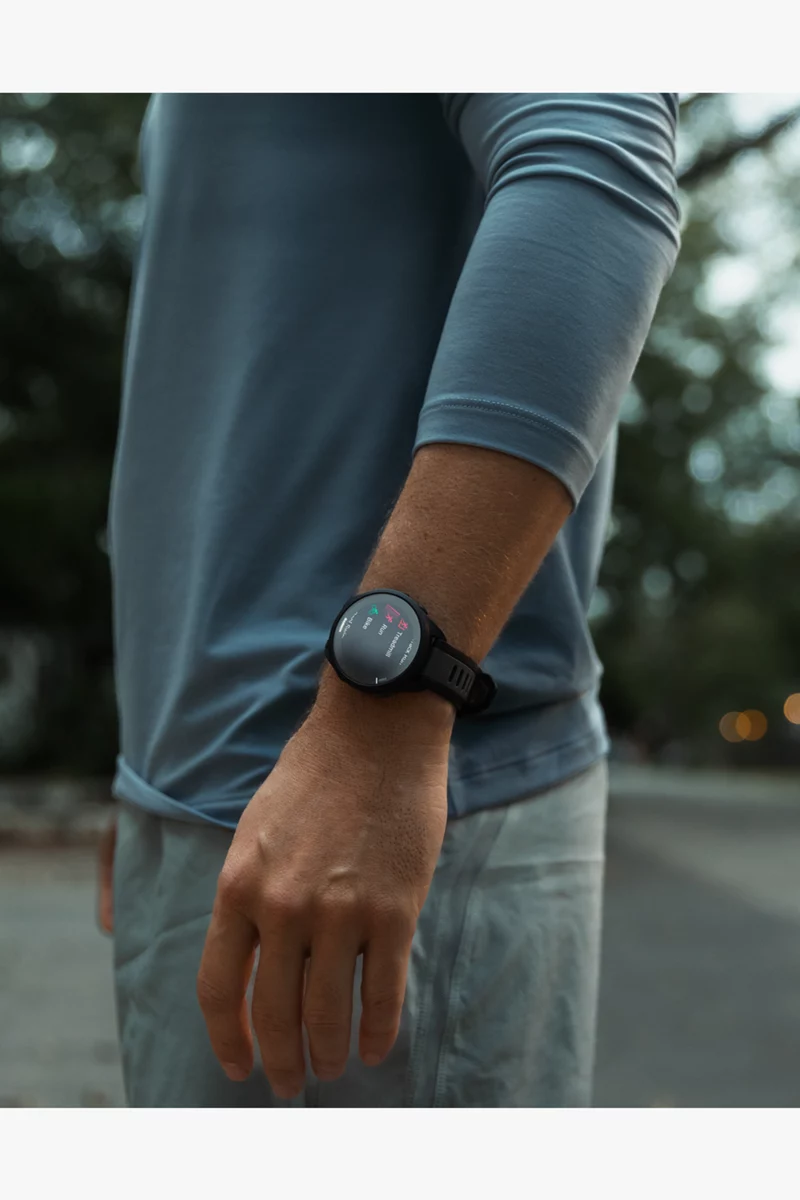 GARMIN Forerunner® 165 Music Sportuhr