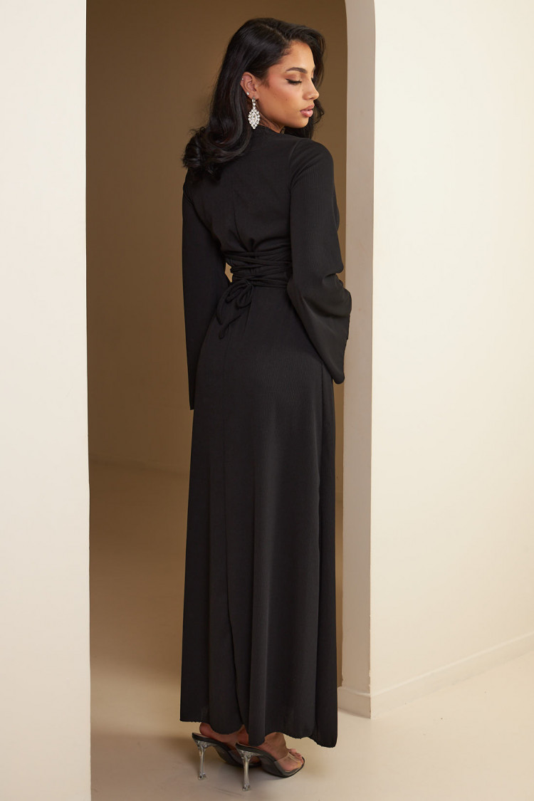 Robe noire côtelée ajustable au dos