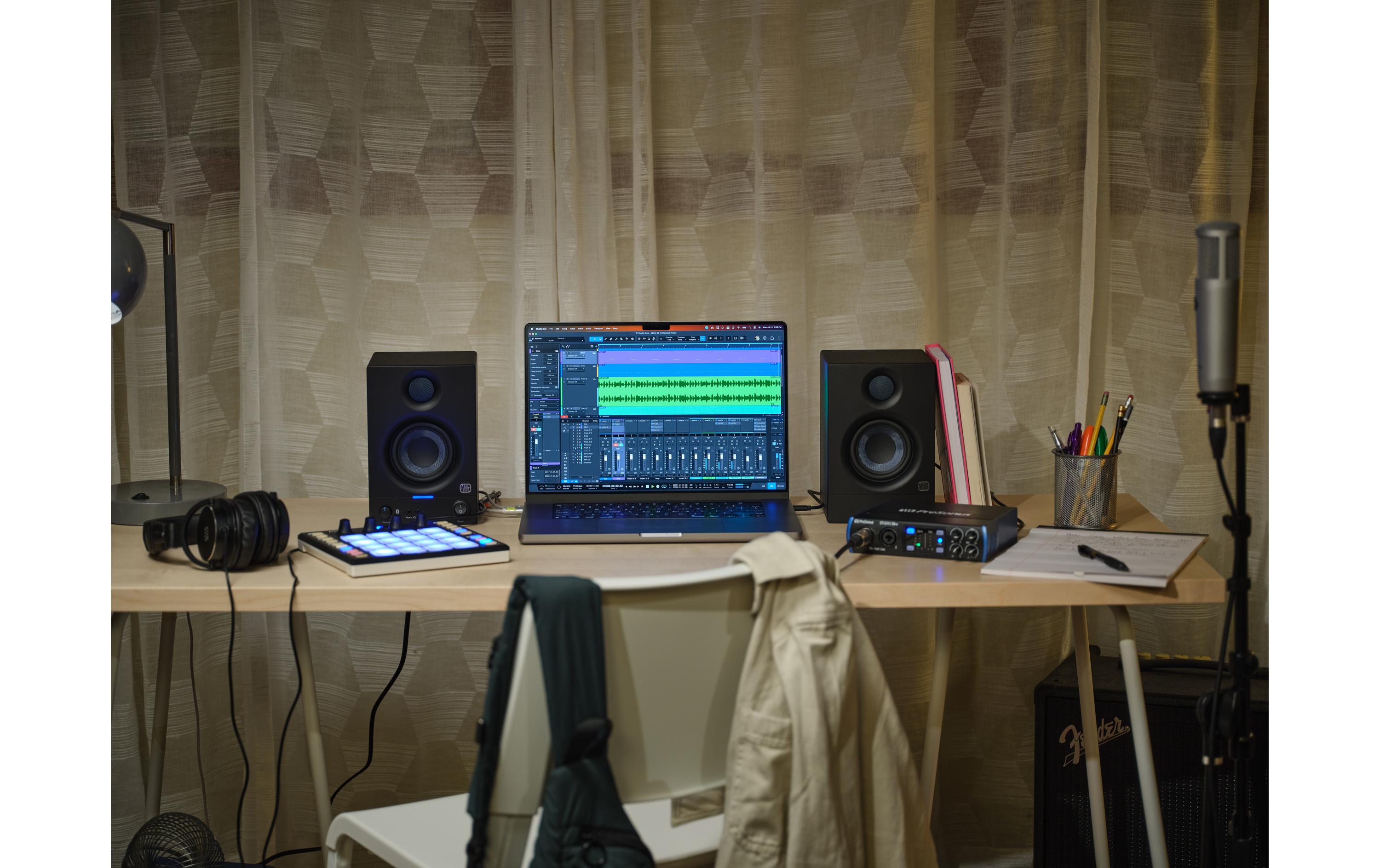 Studiomonitore Eris 3.5 (2 Gen.) SchwarzAktive 3.5-Zoll-Medienreferenzmonitore
