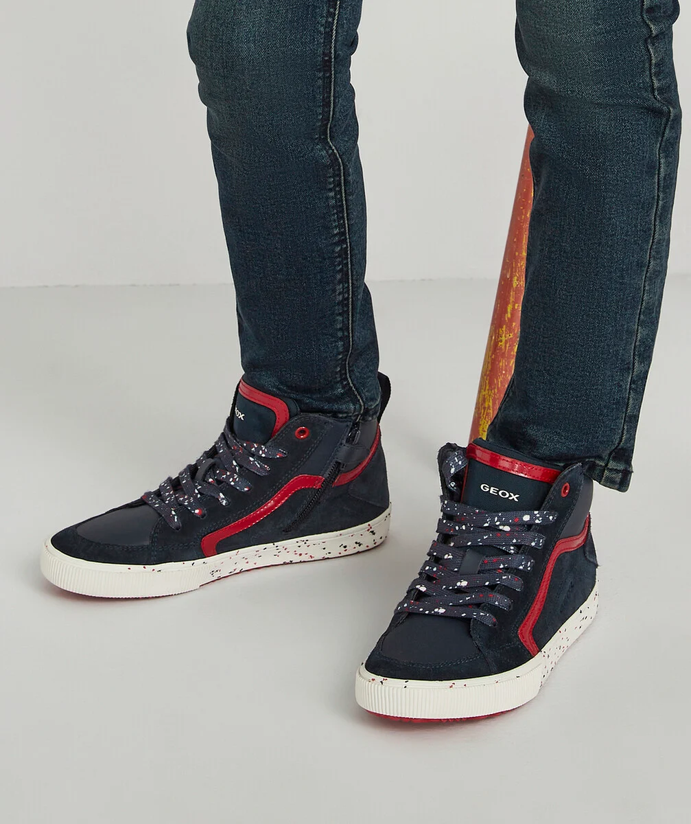 GEOXLES BASKETS MONTANTES BLEUES AUX DÉTAILS ROUGES