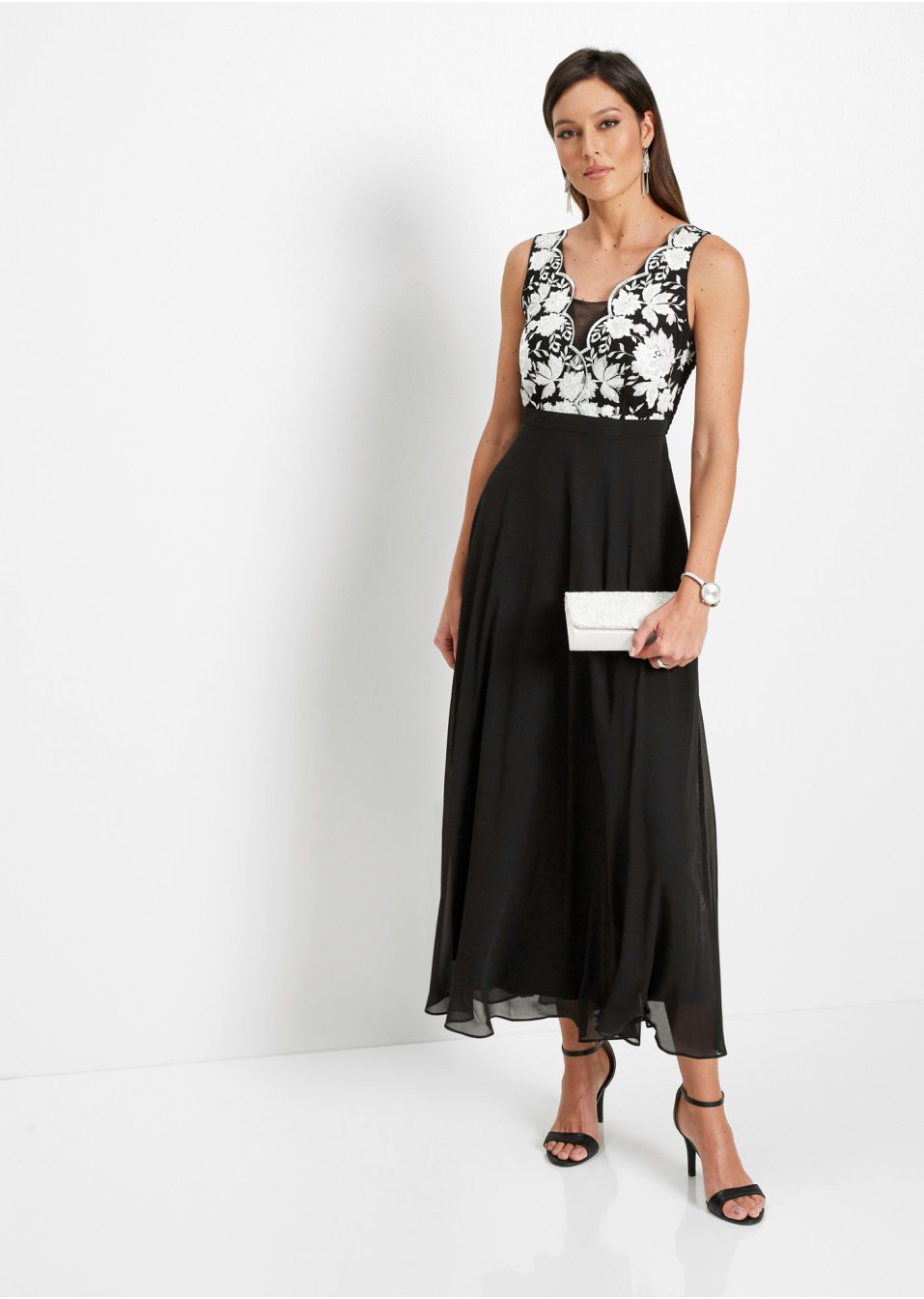 Robe en mousseline avec sequins brodées