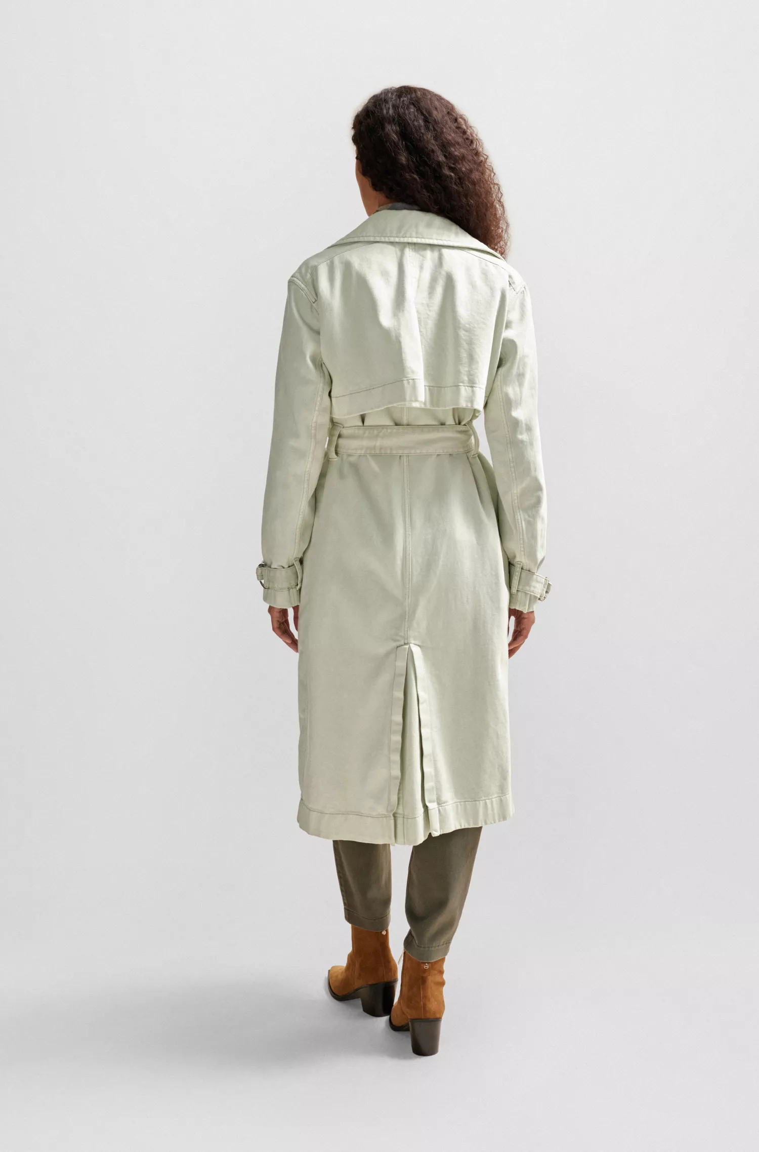 Trench coat BOSS laranja, modelagem oversized, em algodão repelente à água.