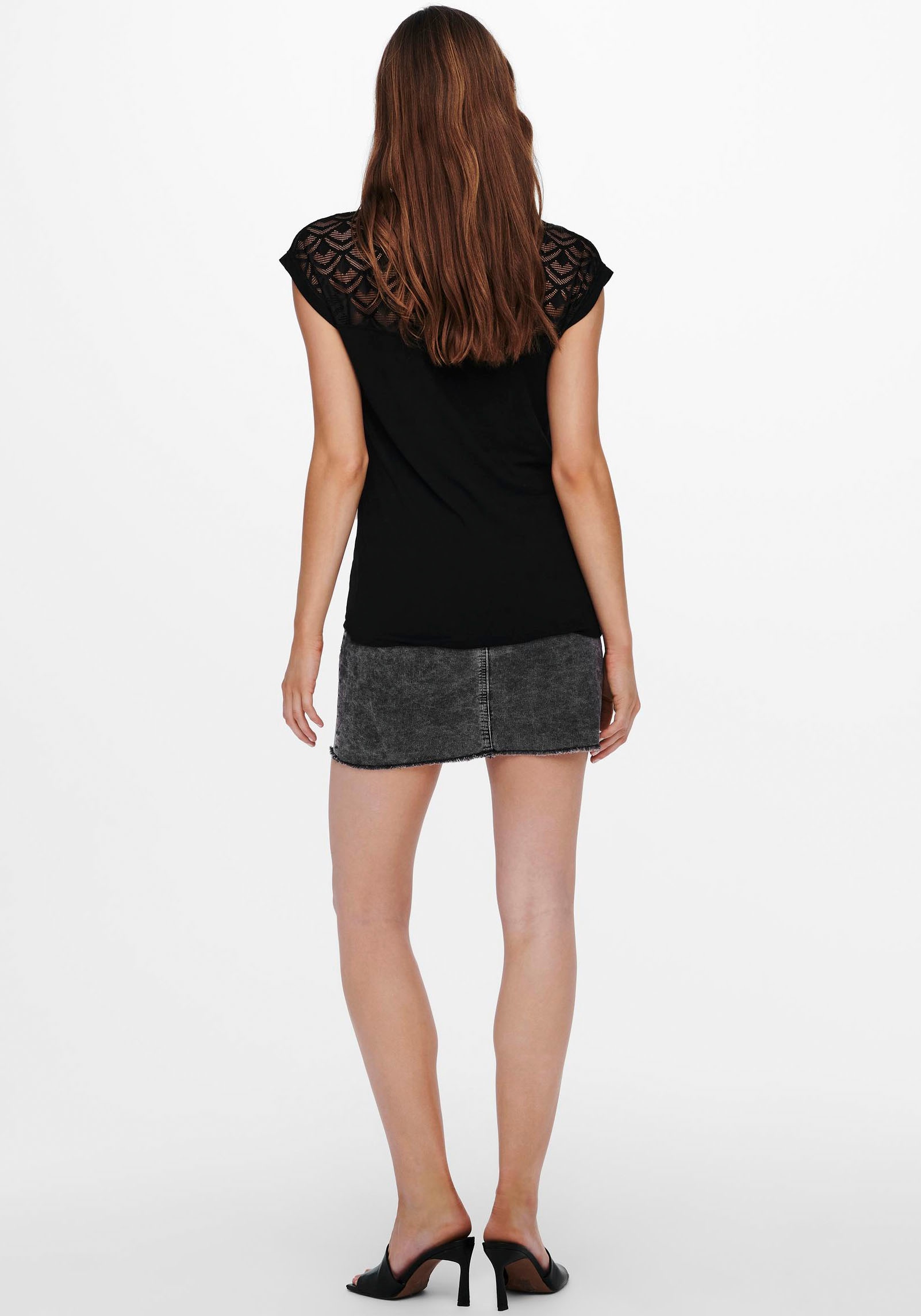ONLY Spitzenshirt »ONLNICOLE – Spitzendetails für eleganten Auftritt im Alltag«, figurbetont, Jersey, Viskose, Rundhals, unifarben