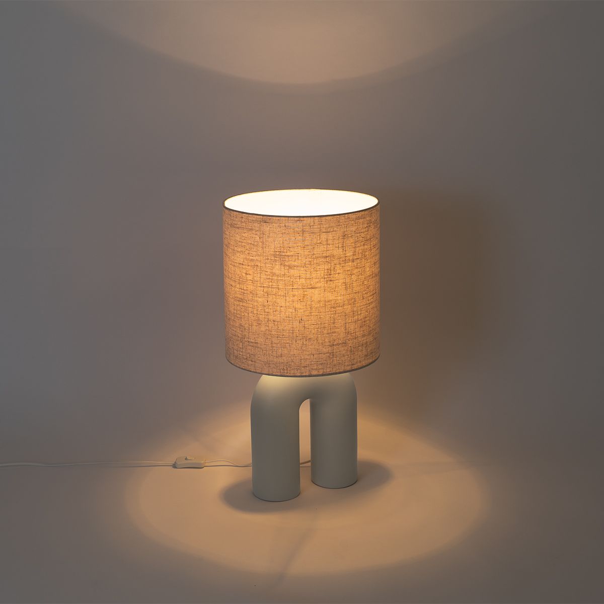Scandinavische tafellamp beige met linnen kap beige - Lotti
