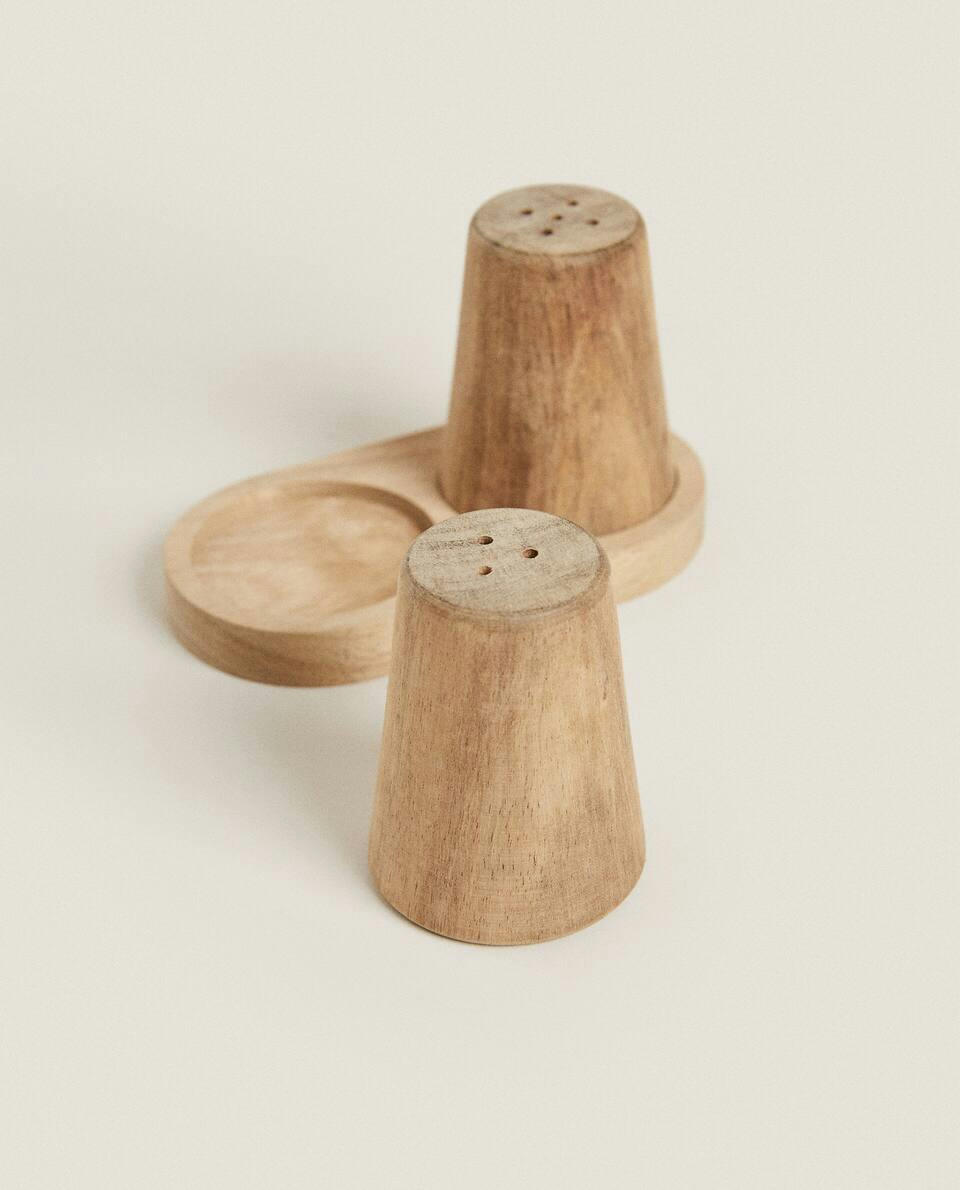 Conjunto de saleiro e pimenteiro de madeira