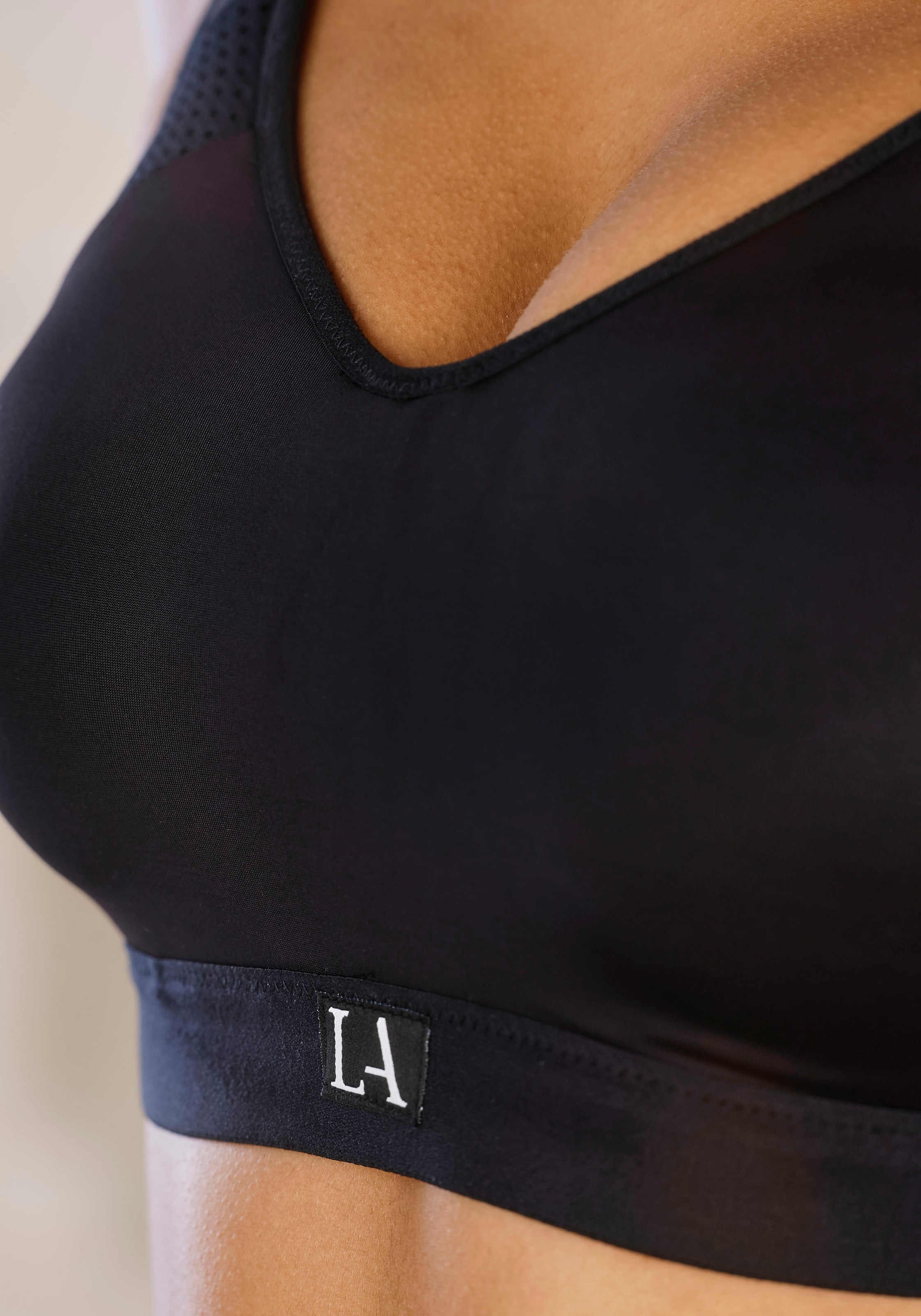 LASCANA ACTIVE Sport-BH , ohne Bügel mit breiten, wattierten Trägern