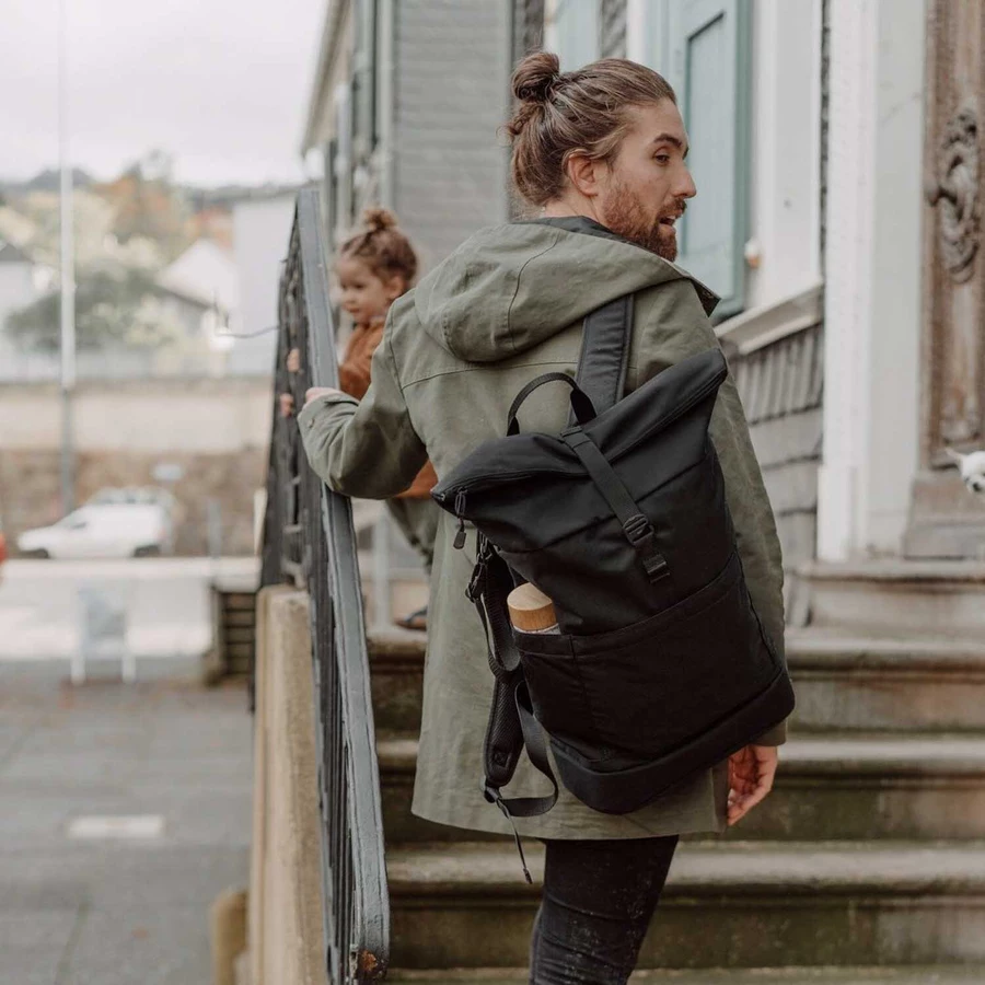 Anna und Oskar Fairer Wickelrucksack Hugo Schwarz