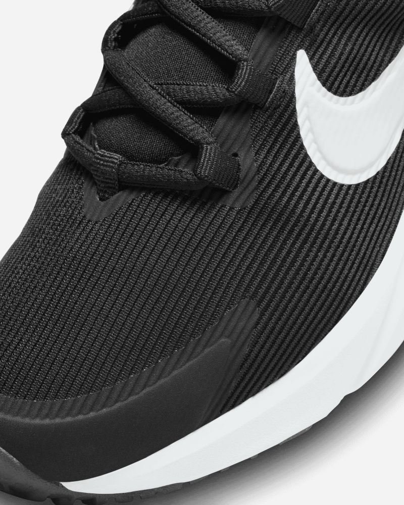 Chaussures Nike Star Runner 4 Noir & Blanc pour enfant