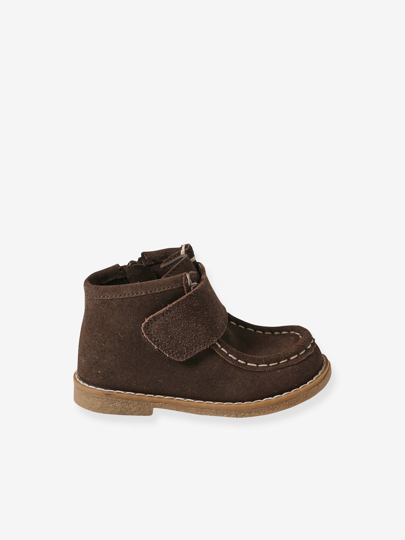 Sapatinhos de bebê em couro marrom com fecho de velcro