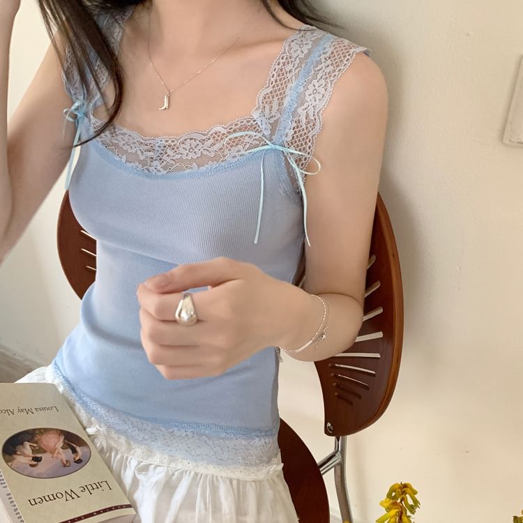 Jesong - Slim fit crop top met ronde hals, strikaccent en kantafwerking