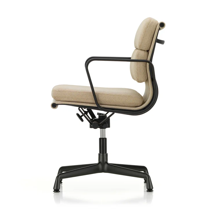 Vitra - EA 231 Soft Pad Bürostuhl mit Armlehnen, drehbar, deep black / Laser RE, papyrus / cream (Filzgleiter)
